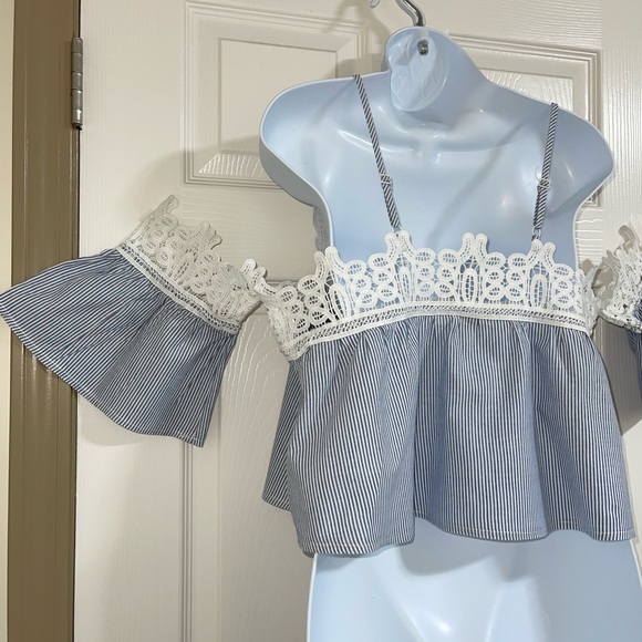 Cold shoulder crop top perfect for summer! - Picture 5 of 10